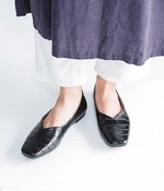 ローヒールVカット ソフトフラットシューズ(B・型押しブラック)