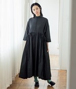 【リンネル別注】吉田羊さん×Veritecoeur アレンジ自在のギャザーワンピース(ブラック)