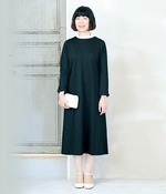 【リンネル別注】柳沢小実さん×Lib. noir 体型カバーができる縦切り替えのつけ衿付きワンピース(ブラック)