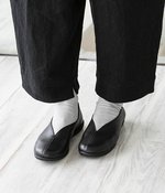撥水レザー軽量Vカットフラットシューズ(A・ブラック)